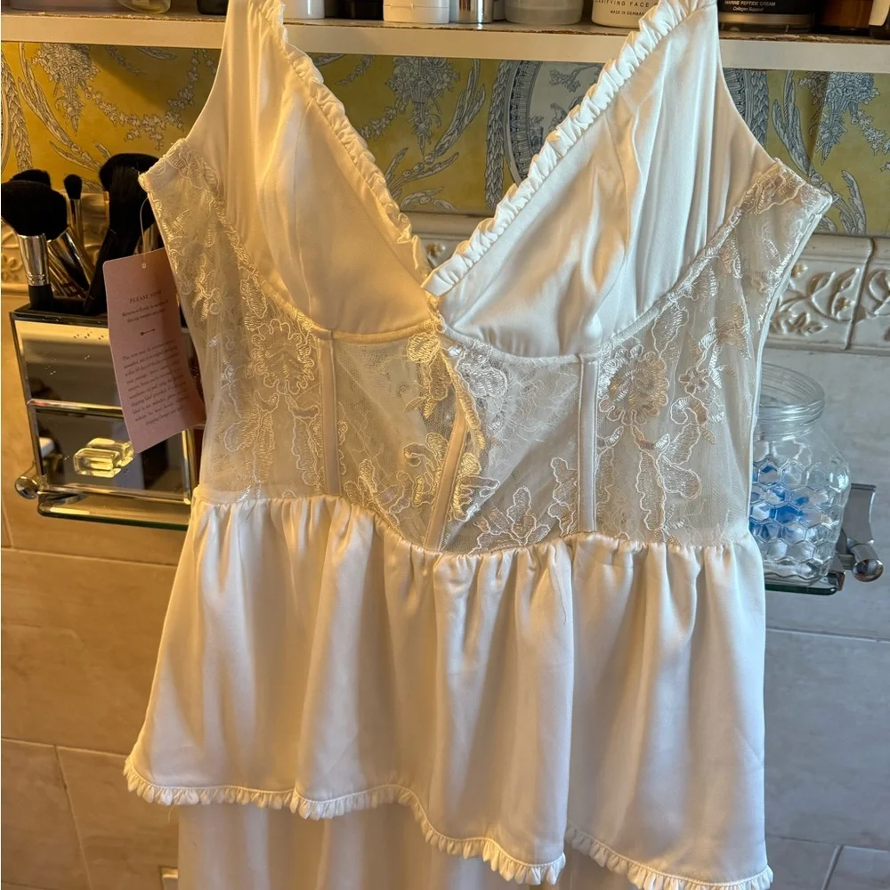 V. Chapman White Lace Tiered Wedding Dress - Picture 5 of 7